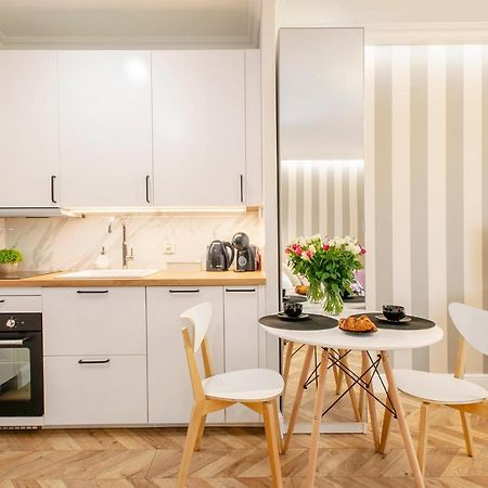 Sky Home- Rose Apartament -Manufaktura, Bezplatny Parking, Klima, Dostep Na Kod Λοτζ Εξωτερικό φωτογραφία