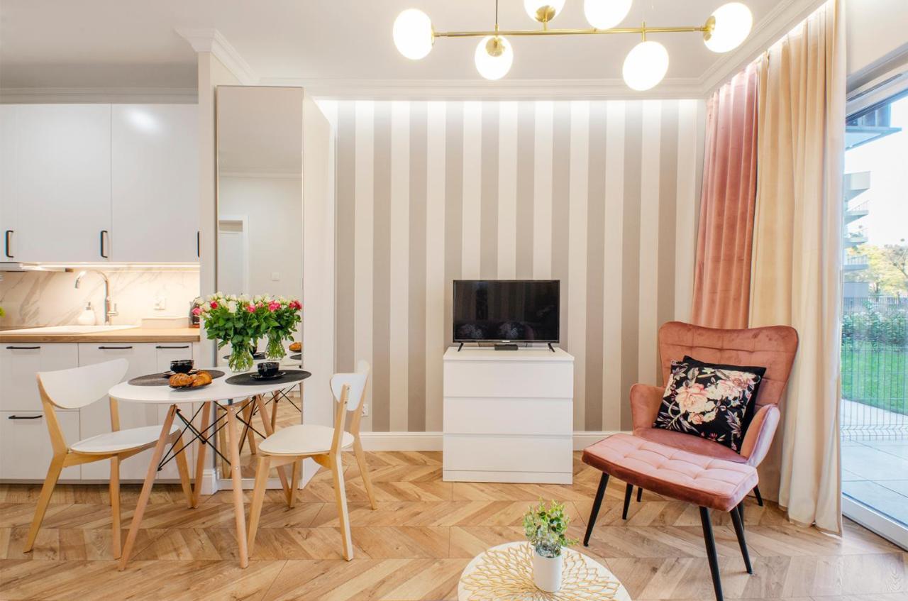 Sky Home- Rose Apartament -Manufaktura, Bezplatny Parking, Klima, Dostep Na Kod Λοτζ Εξωτερικό φωτογραφία