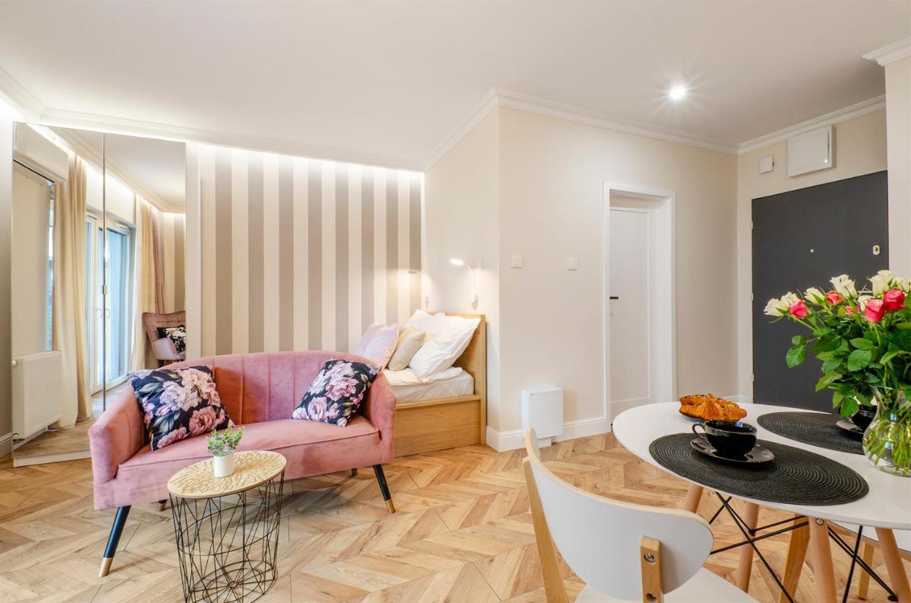 Sky Home- Rose Apartament -Manufaktura, Bezplatny Parking, Klima, Dostep Na Kod Λοτζ Εξωτερικό φωτογραφία