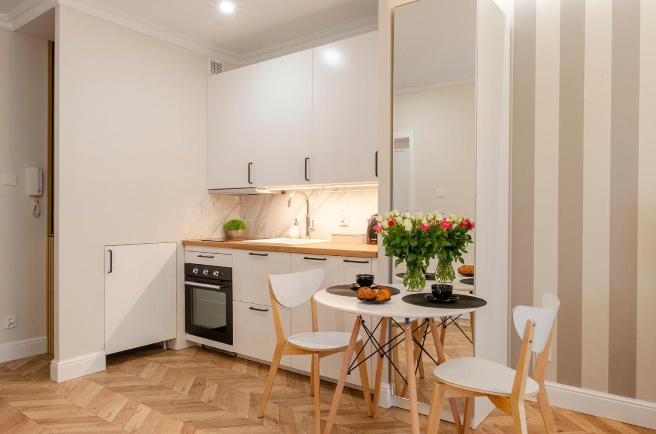Sky Home- Rose Apartament -Manufaktura, Bezplatny Parking, Klima, Dostep Na Kod Λοτζ Εξωτερικό φωτογραφία
