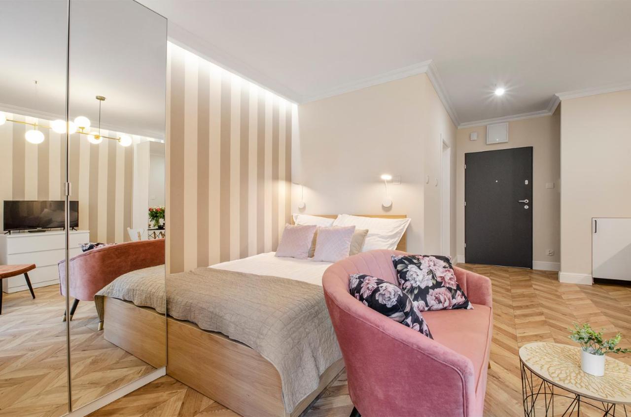 Sky Home- Rose Apartament -Manufaktura, Bezplatny Parking, Klima, Dostep Na Kod Λοτζ Εξωτερικό φωτογραφία
