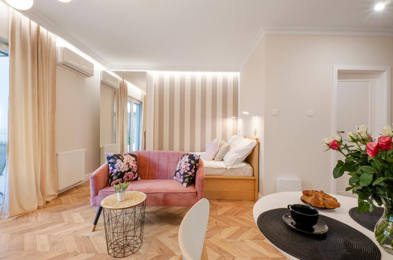 Sky Home- Rose Apartament -Manufaktura, Bezplatny Parking, Klima, Dostep Na Kod Λοτζ Εξωτερικό φωτογραφία